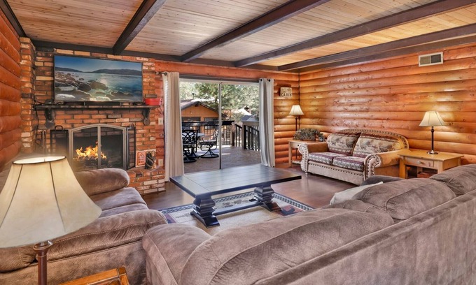 Big Bear City Ski Chalet | 2075 - Cuddle Bear's Cabin 3 Bedroom Home by Redawning
