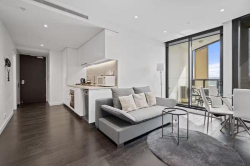 Fortitude Valley Apartment | 20th-Floor Urban Oasis FV