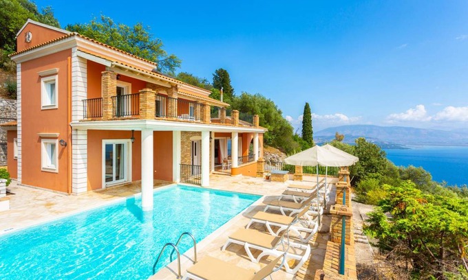 Petaleia Villa | 210 m² Villa ∙ 3 bedrooms ∙ 6 guests