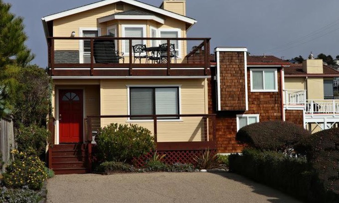 Marine Terrace House | 2116 Windsor