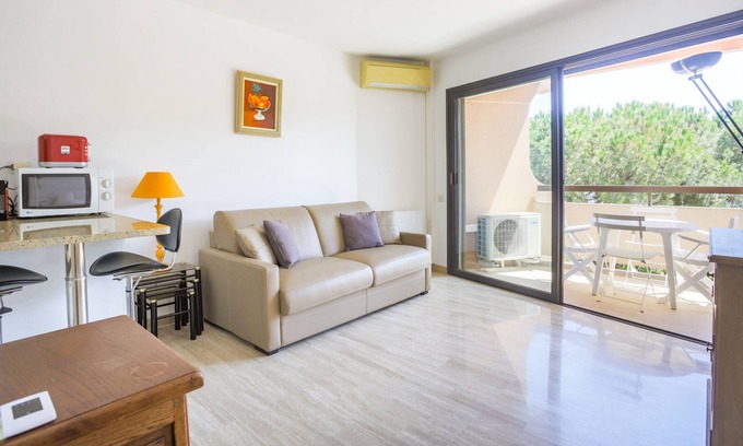 Mandelieu-la-Napoule Beach Apartment | (212) Bel appartement 2P Clim Piscine 50 m des plages de Mandelieu Parking