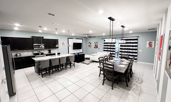 Davenport House | 2127LC- Windsor Island by RedAwning