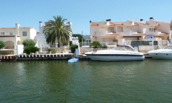 Empuriabrava Ski Chalet | 214-Nice fisher house and canal's view