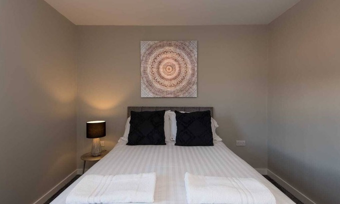 Darlington House | 215 Haughton Road