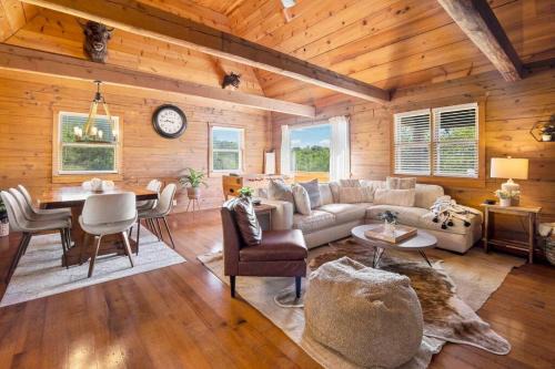 Indian Point House | 216 Ridge Lane