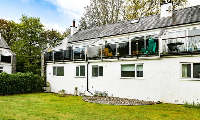 Llanbedrog Cottage | 22 GLYN Y MOR, pet friendly, country holiday cottage in Llanbedrog