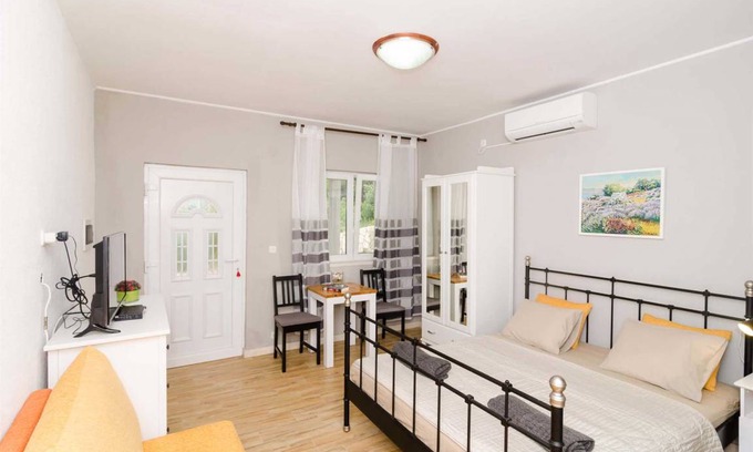Okuklje Apartment | 22 m² Studio flat ∙ 1 bedroom ∙ 2 guests