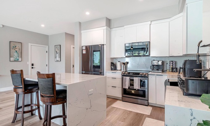Livermore House | 2200 Sqft Modern/Luxury Newly Built, 5 min walk to Downtown Livermore