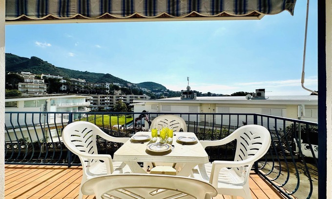 Almadraba-Canyelles Apartment | 2202 HORIZONTE AZUL S-3, PRIVATE RESIDENCE,IN COVE ALMADRABA, ON THE BEACH.