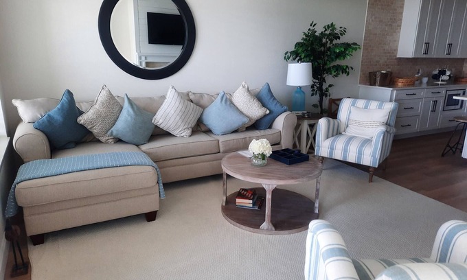 Delavan Lake Condo | 221 - Spacious Two Bedroom Lake View Condo Suite