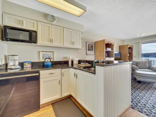 Charlevoix House | 222 Edgewater Inn