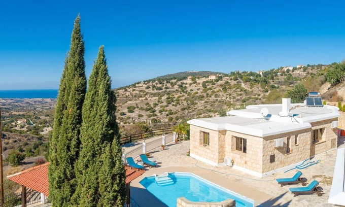 Peristerona Villa | 225 m² Villa ∙ 3 bedrooms ∙ 7 guests