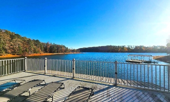 Anderson House | 228 Lakeland