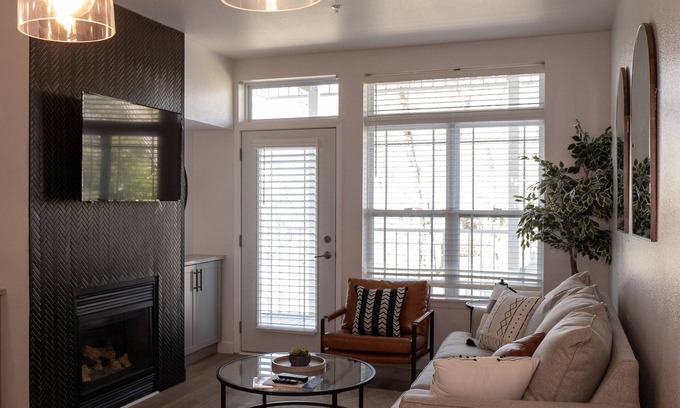 Delavan Lake Condo | 229 - Cozy One Bedroom Condo Suite w/Resort Amenities