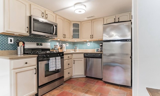 Southwark Apartment | 229 Fulton St in Philadelphia