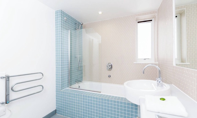 Chiswick Riverside Apartment | 23 Kew Bridge Court - 2 bedroom apartment