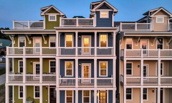 Lakewood House | 24 Guest Lake Hangout with 12 beds!