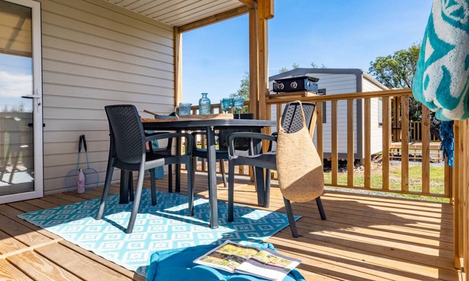 Colleville-sur-Mer RV Rental | 24 m² Recreational vehicle (RV) ∙ 2 bedrooms ∙ 4 guests