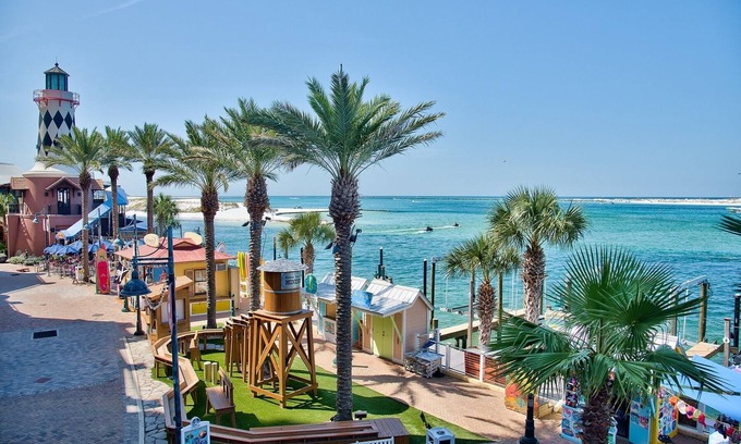 Sandestin House | 2465 Bungalo 4 Bedroom Home by RedAwning