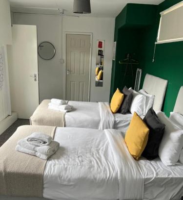 Southgate Apartment | 25 Chase Side