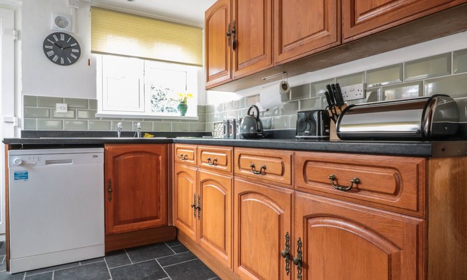 Cinderford Cottage | 25 Parragate Road