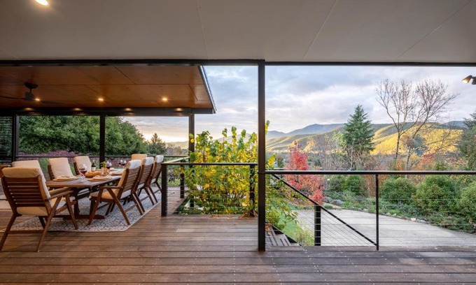 Bright House | 25 Walkers Lane