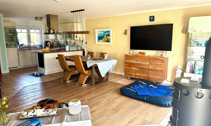 Schonberger Strand House | 250 m to the beach - child-friendly house with garden - dogs very welcome
