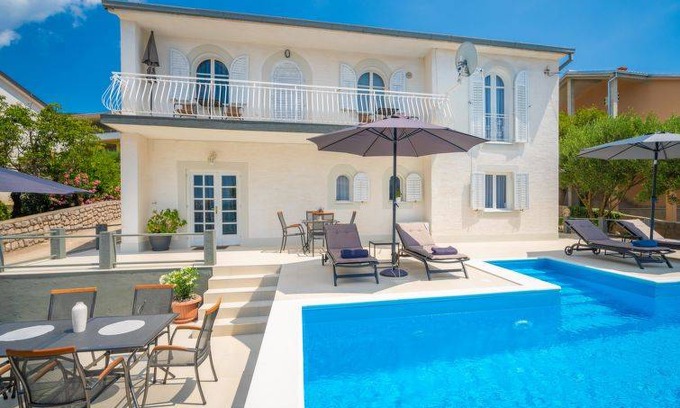 Klenovica House | 250 m² House ∙ 4 bedrooms ∙ 10 guests