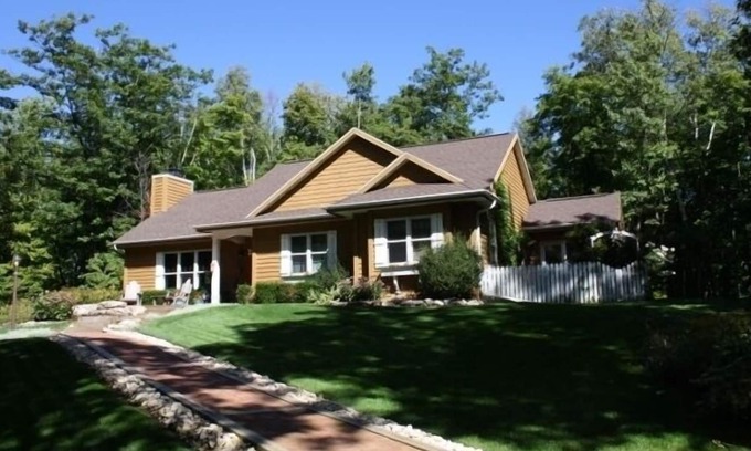 Ellison Bay House | 2500 sq ft open floor plan short walk to water!