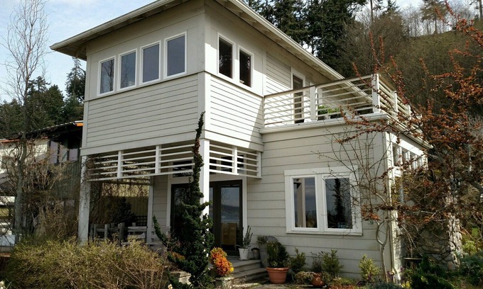 Freeland House | 252 - Beautiful 1 bed, 1.5 bath beachfront home on Mutiny Bay