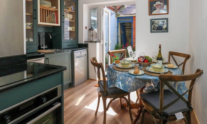 Weymouth Cottage | 26 High West