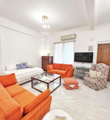 Vyronas Apartment | 26 HoMe