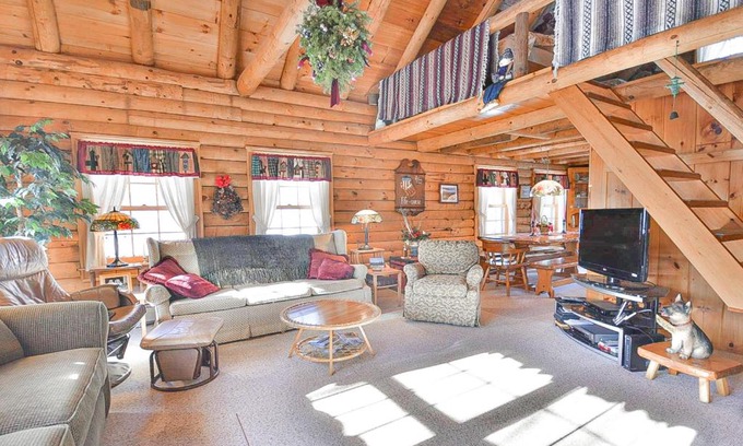 Ludlow House | 262 Ghia Farm Road