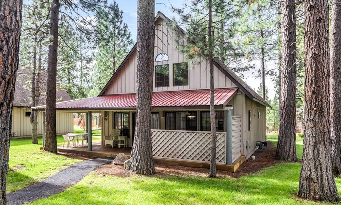 Sunriver House | 27 Circle Four Cabin - AC & 8 SHARC Passes!