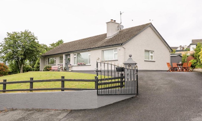 Warrenpoint House | 27 Pinewood Hill