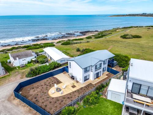 Middleton House | 27 Seaview - Pets Negotiable - Wi-Fi - No Linen Included