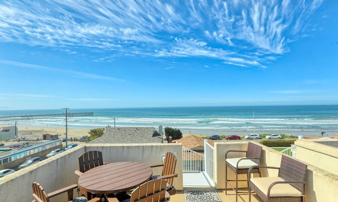Downtown House | 271 Wadsworth 2 Bedroom Townhouse by RedAwning