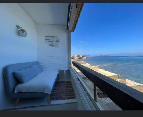 Six-Fours-les-Plages Apartment | 27m with terrace - first row sea view