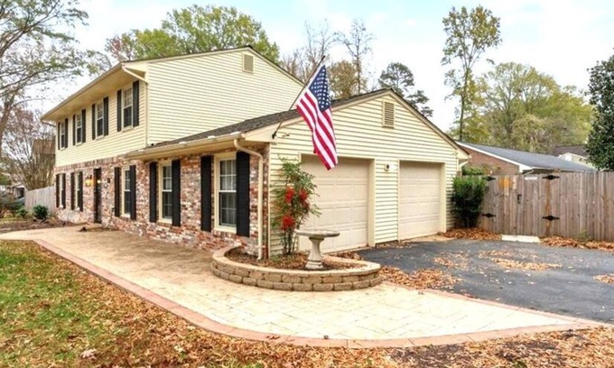 Fredericksburg House | 28+ day stays. Pet & family-friendly. Flexible terms