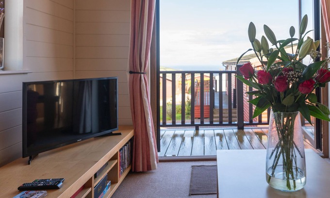 Mullacott Cabin | 28 Ocean Terrace Lodge - 3 Bed-Sleeps 6-TJS28OT
