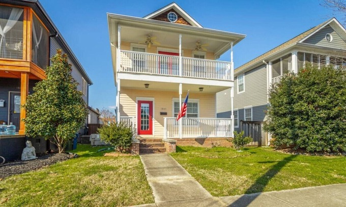 Kansas City House | 29) Large 4 bedroom - 8 beds - Pet Friendly