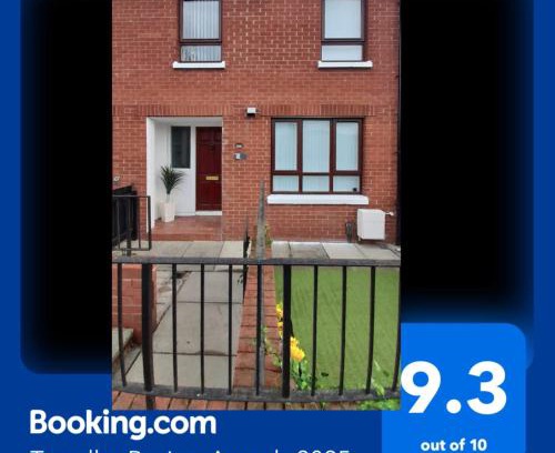Belfast House | 293 Holiday Home- Free on site parking