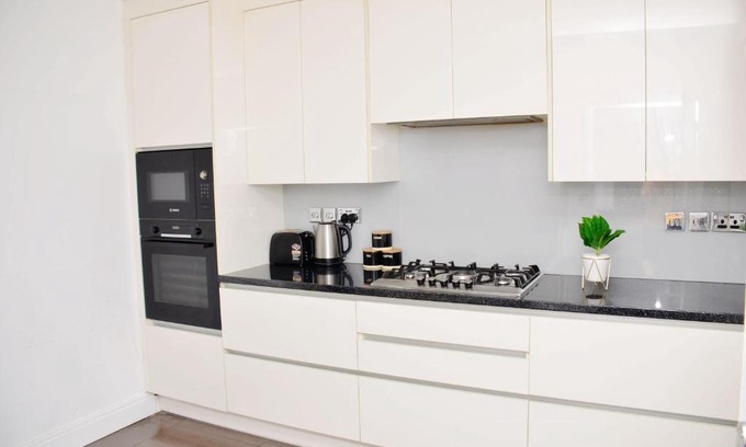 Stanwell House | 29EW-11 Dreams Unlimited Serviced Accommodation- HeathrowStanwell