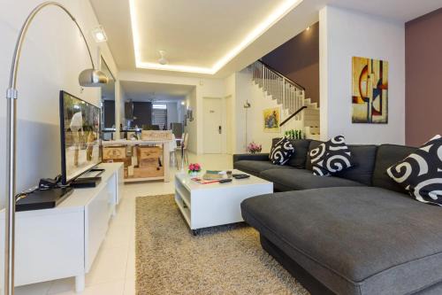 Gelugor House | 2a豪华三层排屋6房6浴室家庭聚会结婚生日USM槟威大桥SPICE会展中心乔治市