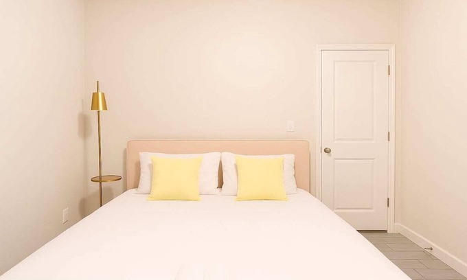 Glendale Apartment | 2B2B Free Parking & Premium Beds