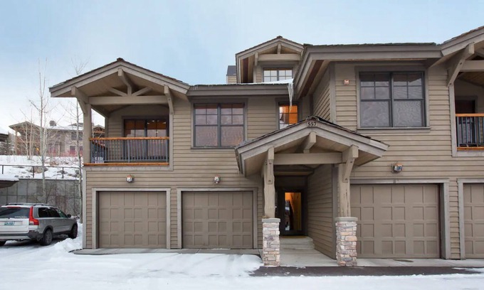 Jackson House | 2BD/2BA Modern Ski Condo, Walking Distance Downtown Jackson