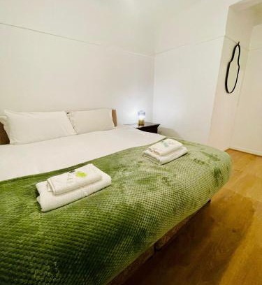 Tower Hamlets Apartment | 2BD CanaryWharf Mile End Private Balcony FREE Parking