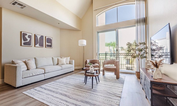 Marina del Rey Apartment | 2BD Marina Condo Near Venice Beach | Pool+Parking