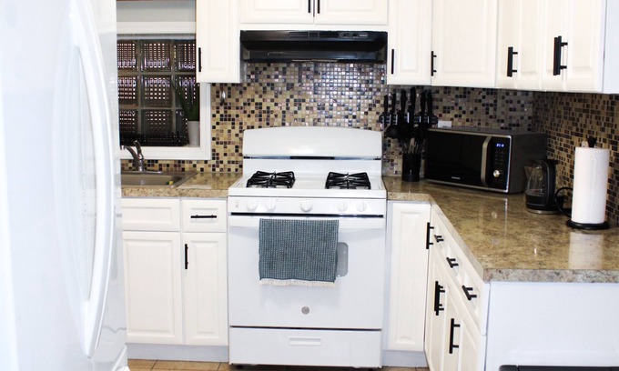 Ampere Apartment | 2BD Near MetLife American Dream & NYC! Free Snacks, free coffee, and Fast Wi-Fi