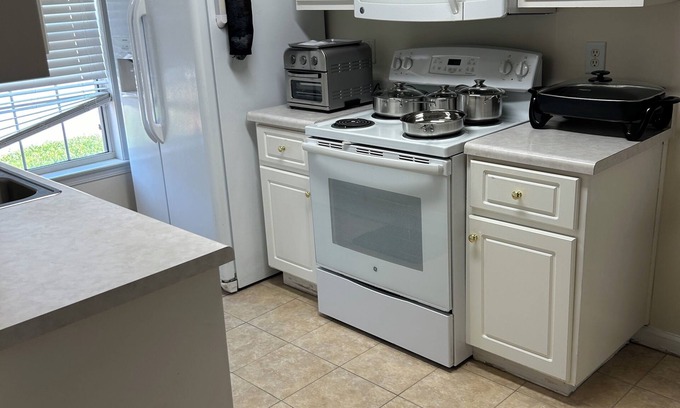 Huntcliff House | 2Bed/2Bath Townhome w/Fishing Pond, Fenced Backyard, and Office